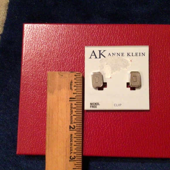 3 FABULOUS PAIRS OF CLIP ON EARRINGS  NWT - Picture 7 of 10